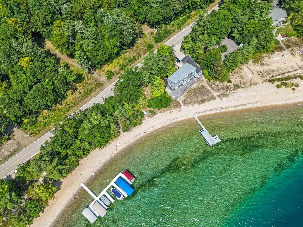 11648 Willow Point Peninsula Township MI 49686