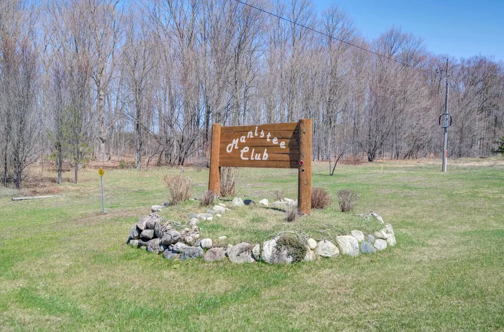 171 NE Kleehammer Club Drive Excelsior Township MI 49646