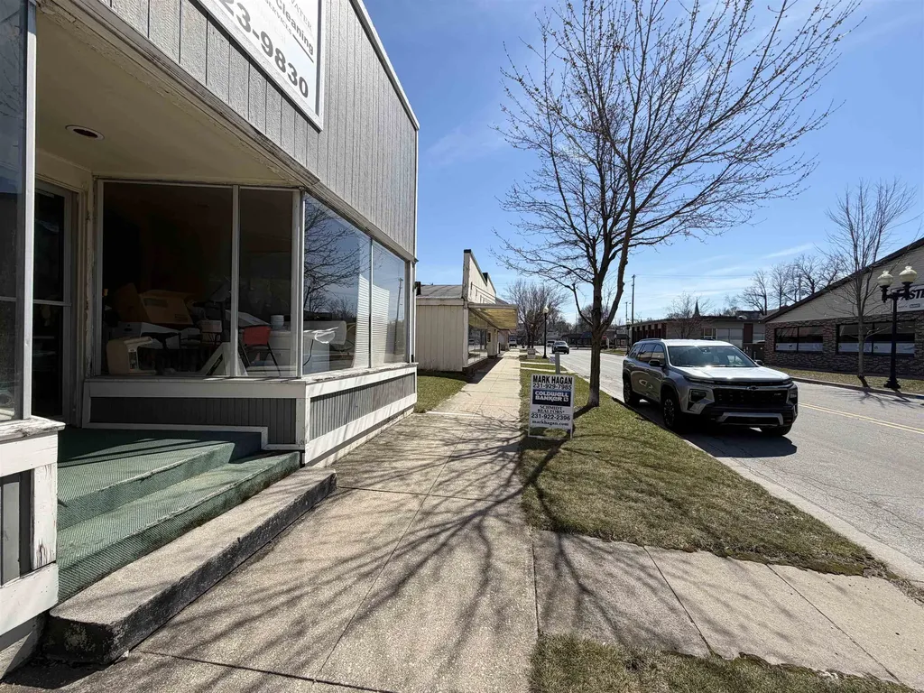 87 Division Street Manistee City MI 49660