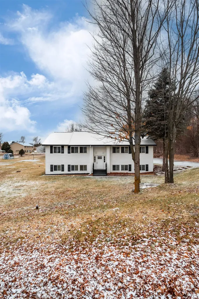 1627 Rasho Road East Bay Township MI 49696