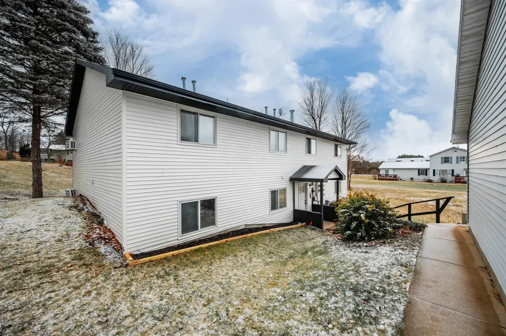 1627 Rasho Road East Bay Township MI 49696