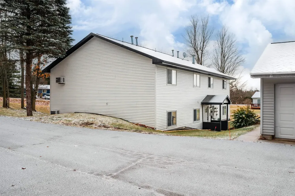 1627 Rasho Road East Bay Township MI 49696