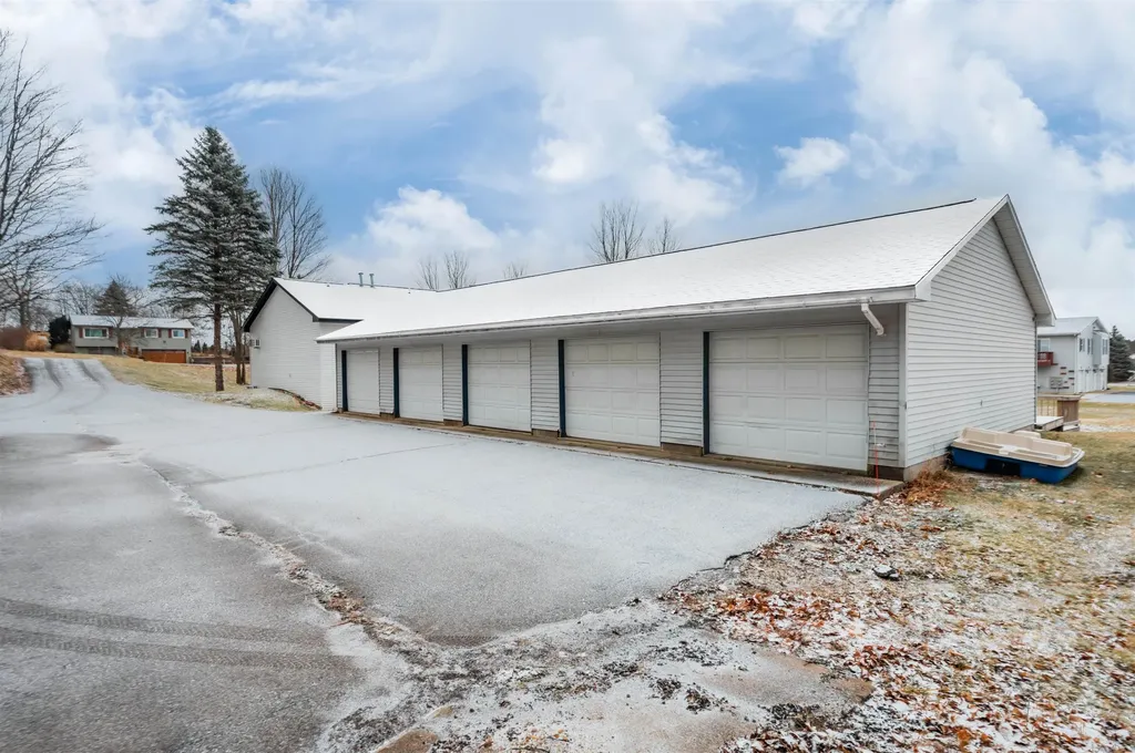 1627 Rasho Road East Bay Township MI 49696