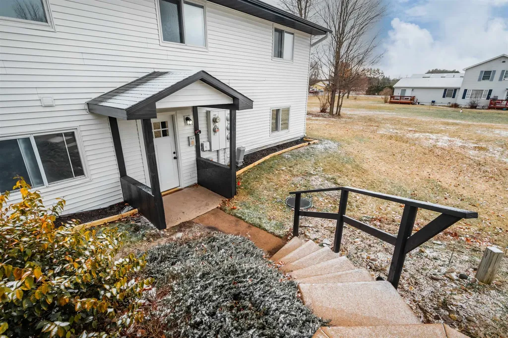 1627 Rasho Road East Bay Township MI 49696