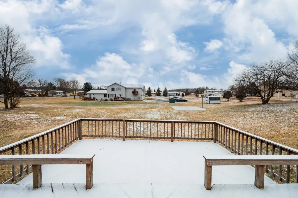 1627 Rasho Road East Bay Township MI 49696