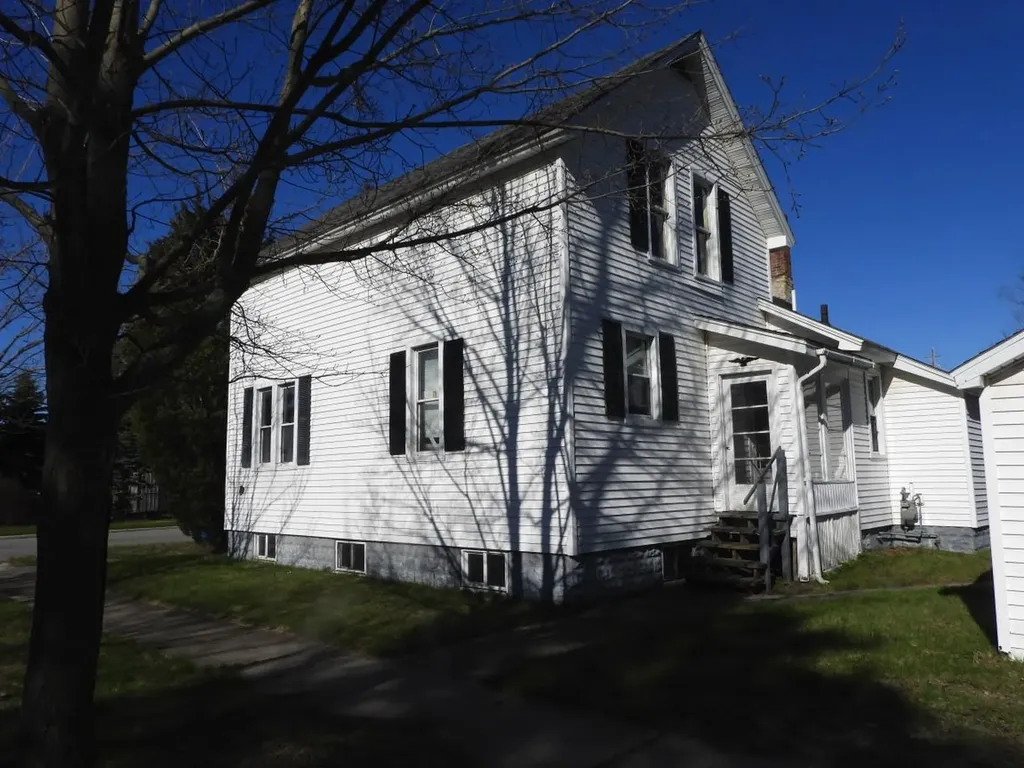 171 8th Street Manistee City MI 49660