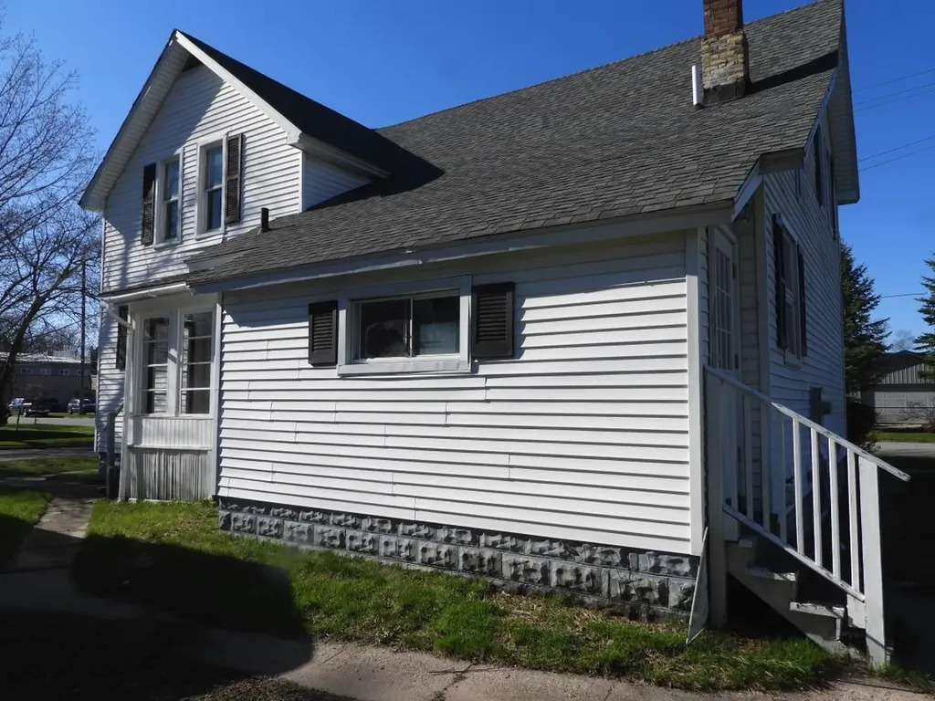 171 8th Street Manistee City MI 49660