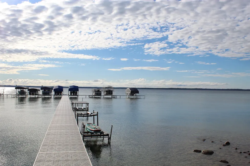 15985 Waters Edge Peninsula Township MI 49686