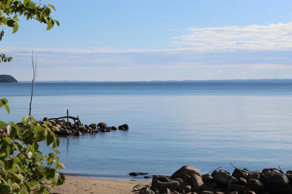15985 Waters Edge Peninsula Township MI 49686