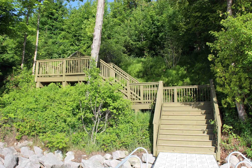 15985 Waters Edge Peninsula Township MI 49686