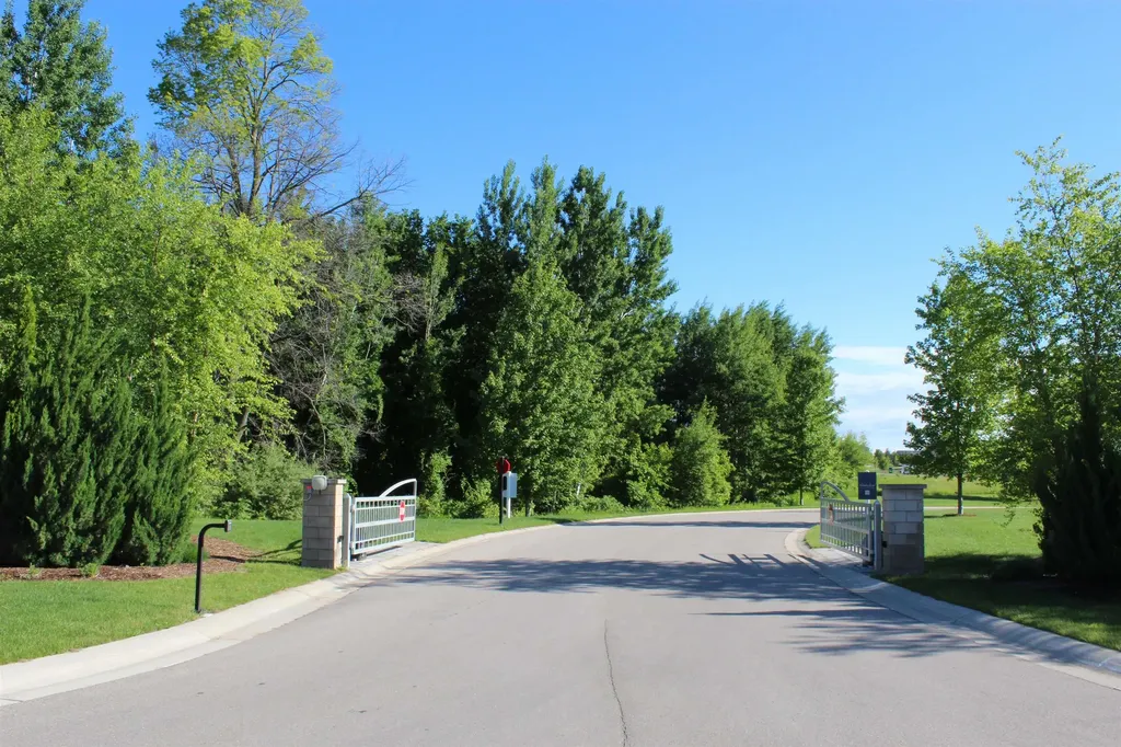 15985 Waters Edge Peninsula Township MI 49686