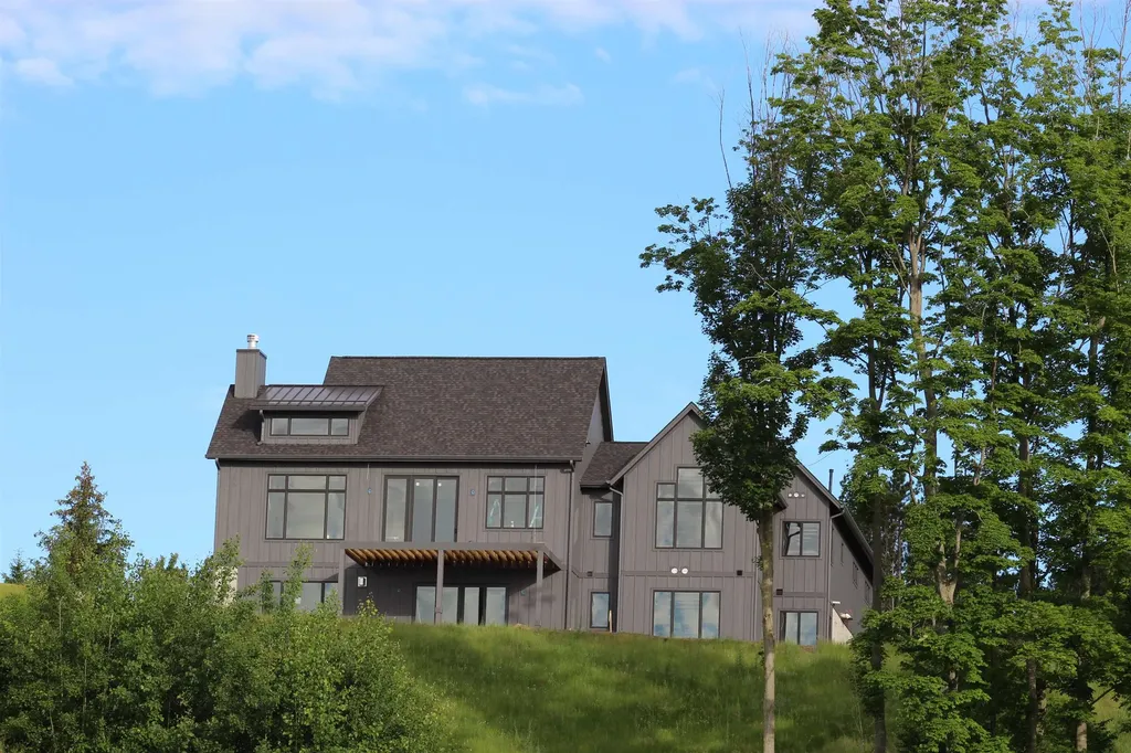 15985 Waters Edge Peninsula Township MI 49686