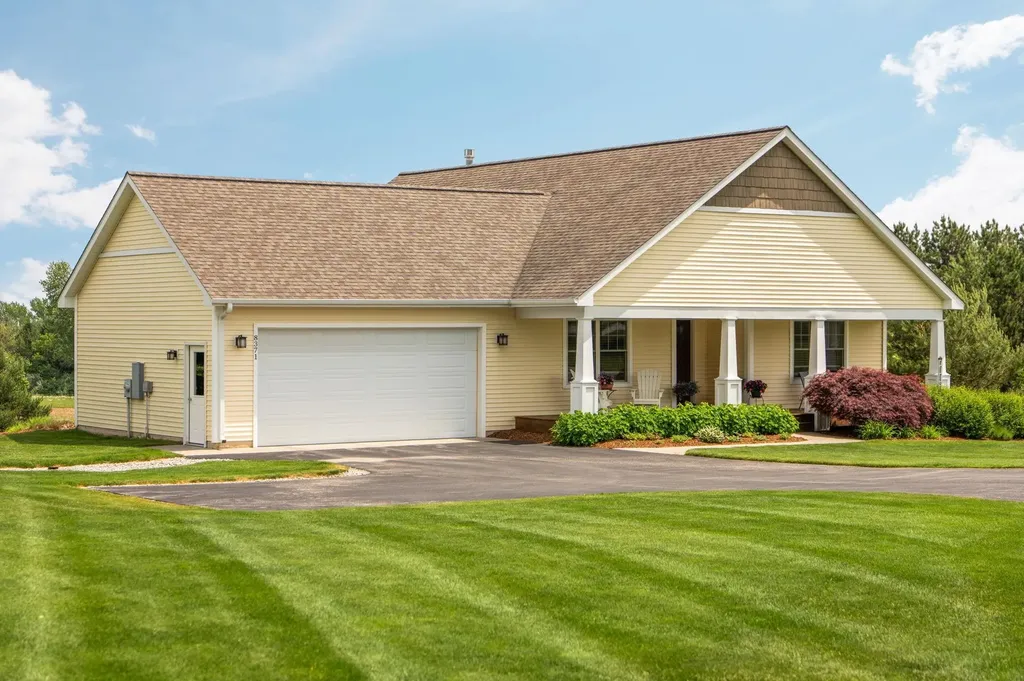 8371 E Boca Vista Trail Elmwood Charter Township MI 49684