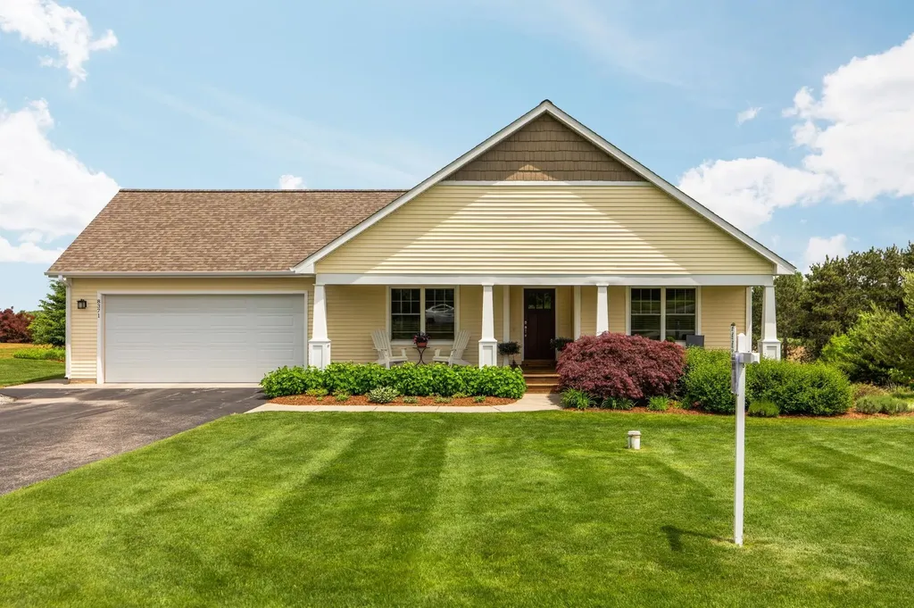 8371 E Boca Vista Trail Elmwood Charter Township MI 49684