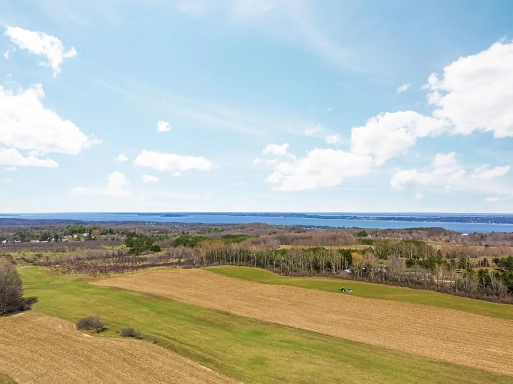 8371 E Boca Vista Trail Elmwood Charter Township MI 49684
