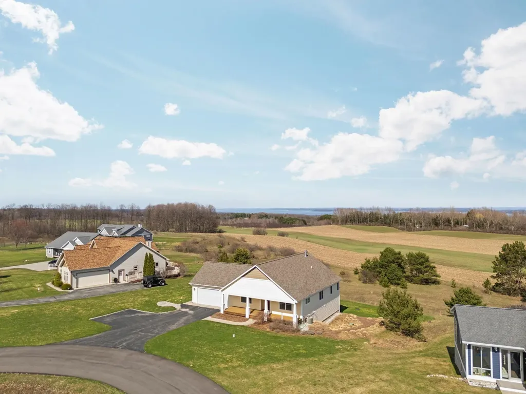 8371 E Boca Vista Trail Elmwood Charter Township MI 49684