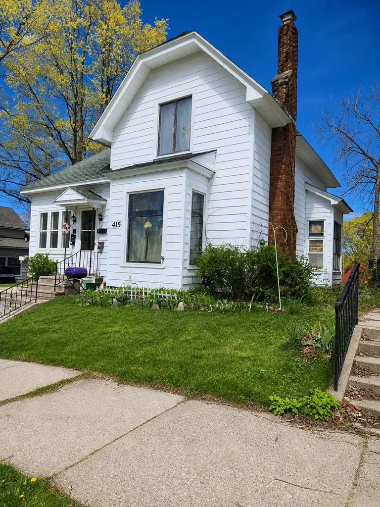 415 E Harris Street Cadillac City MI 49601