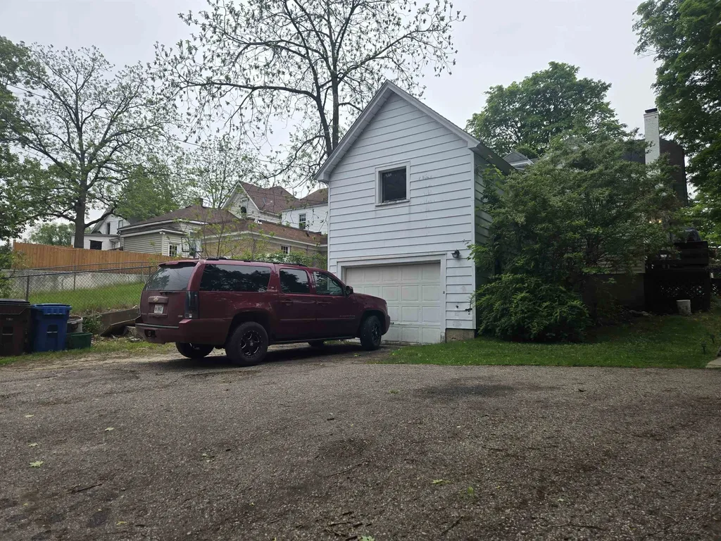415 E Harris Street Cadillac City MI 49601