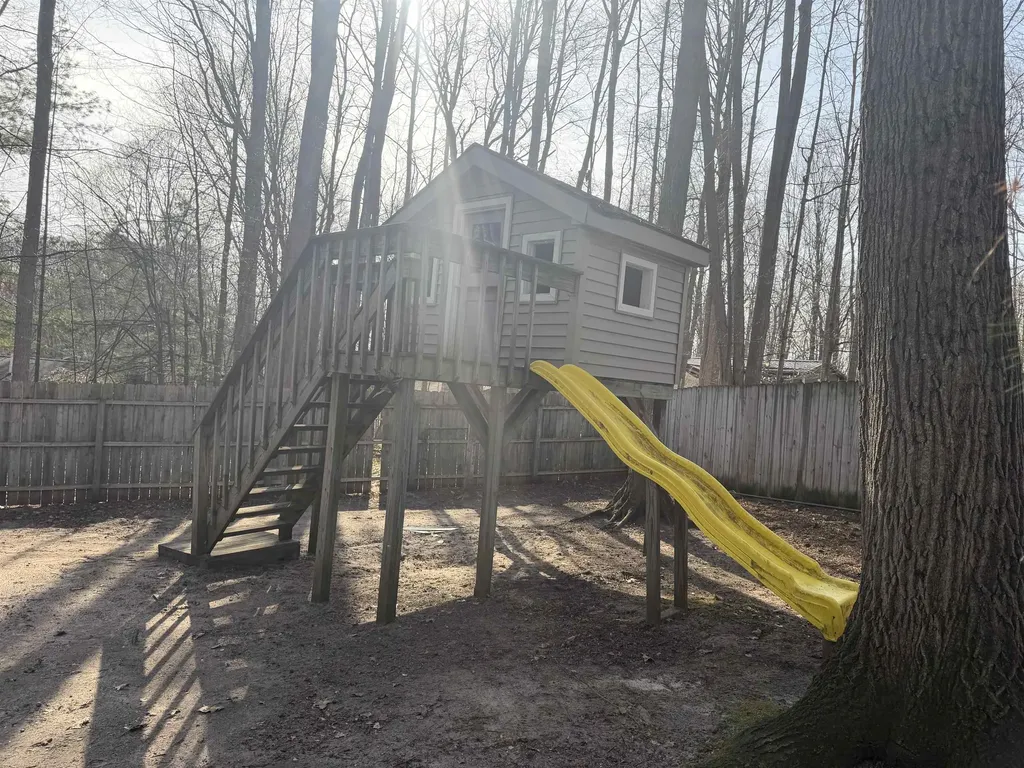 20761 White Oak Drive Almira Township MI 49650