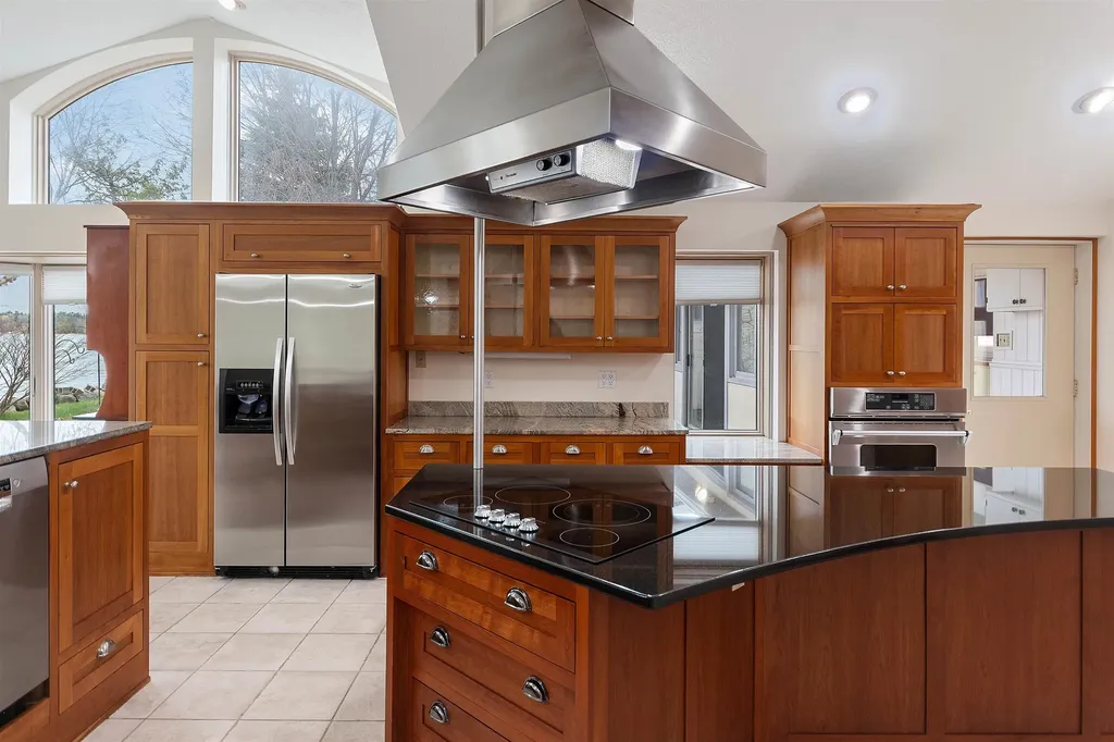 5271 Us-31 N Acme Township MI 49690