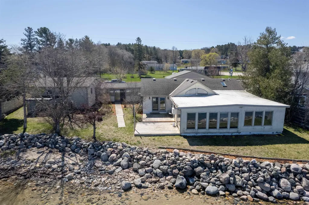 5271 Us-31 N Acme Township MI 49690