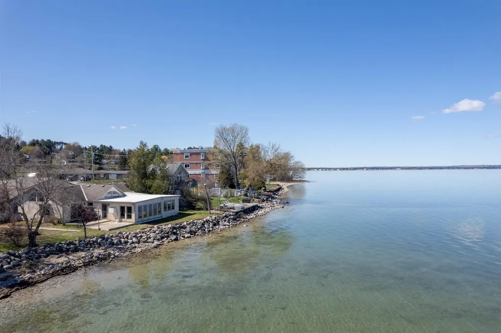5271 Us-31 N Acme Township MI 49690