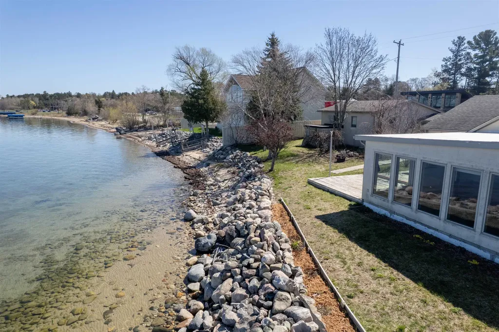 5271 Us-31 N Acme Township MI 49690
