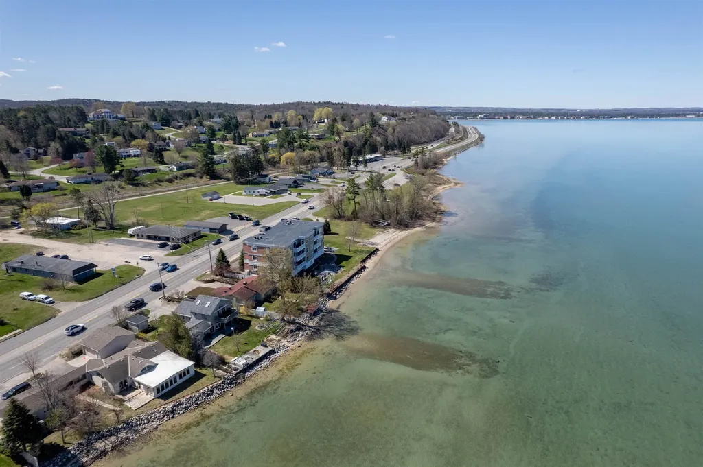 5271 Us-31 N Acme Township MI 49690