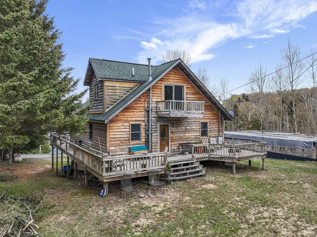 762 Hillcrest Drive Colfax Township MI 49618
