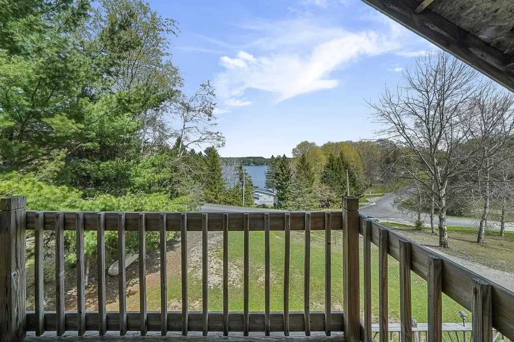 762 Hillcrest Drive Colfax Township MI 49618
