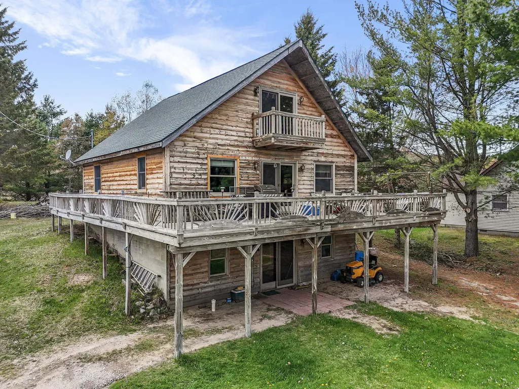 762 Hillcrest Drive Colfax Township MI 49618