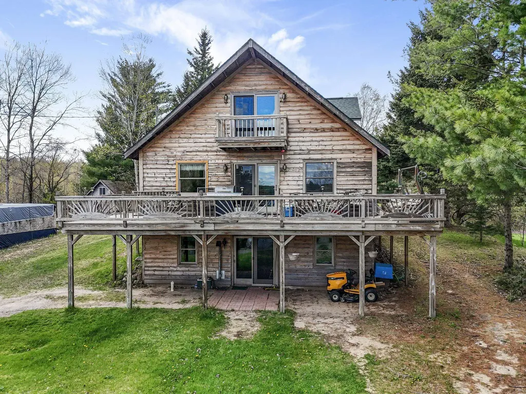 762 Hillcrest Drive Colfax Township MI 49618