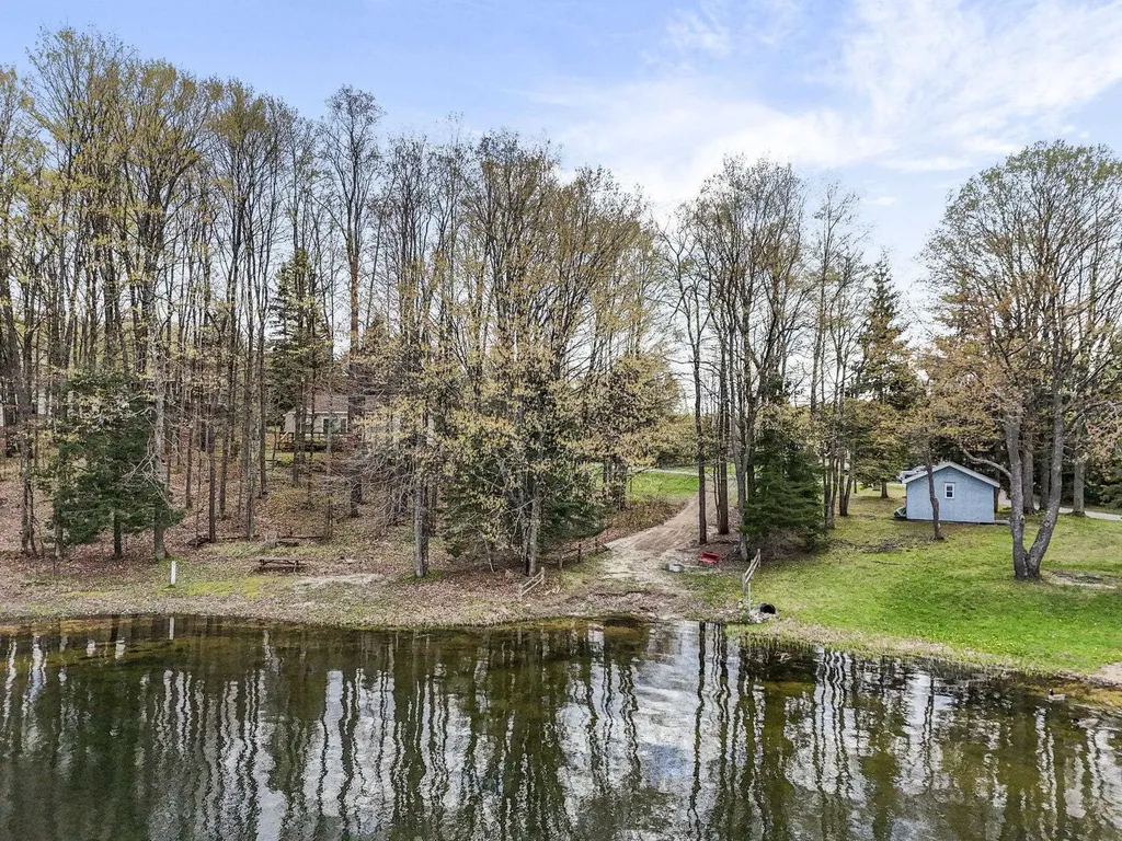 762 Hillcrest Drive Colfax Township MI 49618