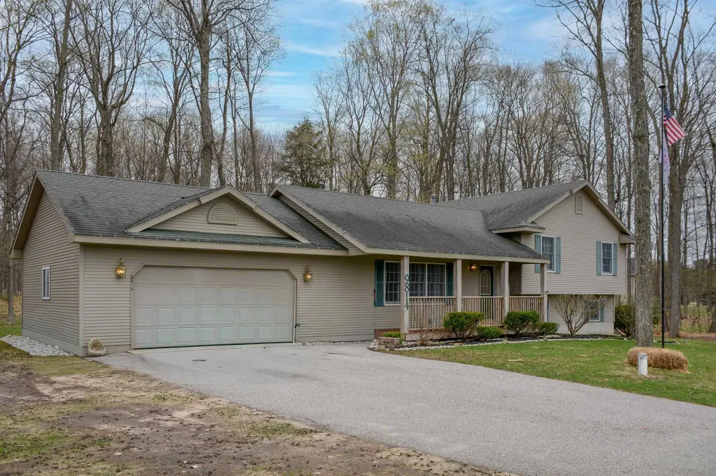 9814 Bobbys Trail Long Lake Township MI 49684