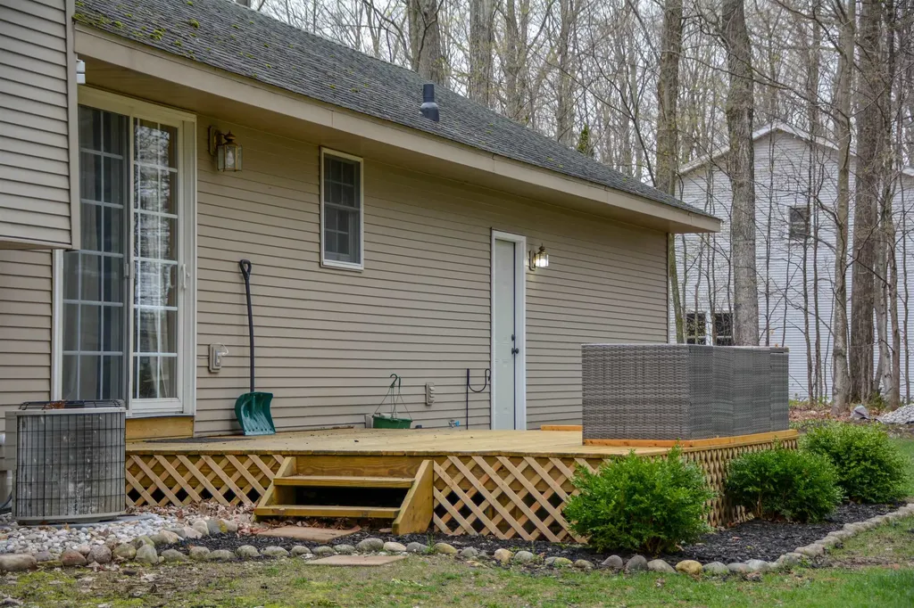 9814 Bobbys Trail Long Lake Township MI 49684