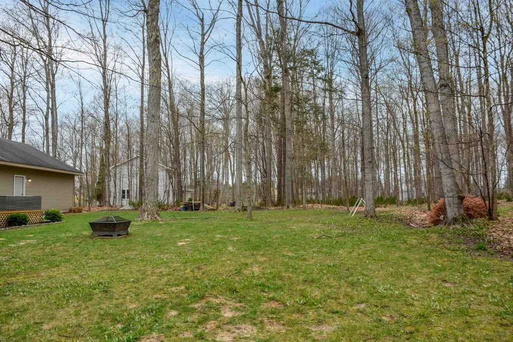 9814 Bobbys Trail Long Lake Township MI 49684