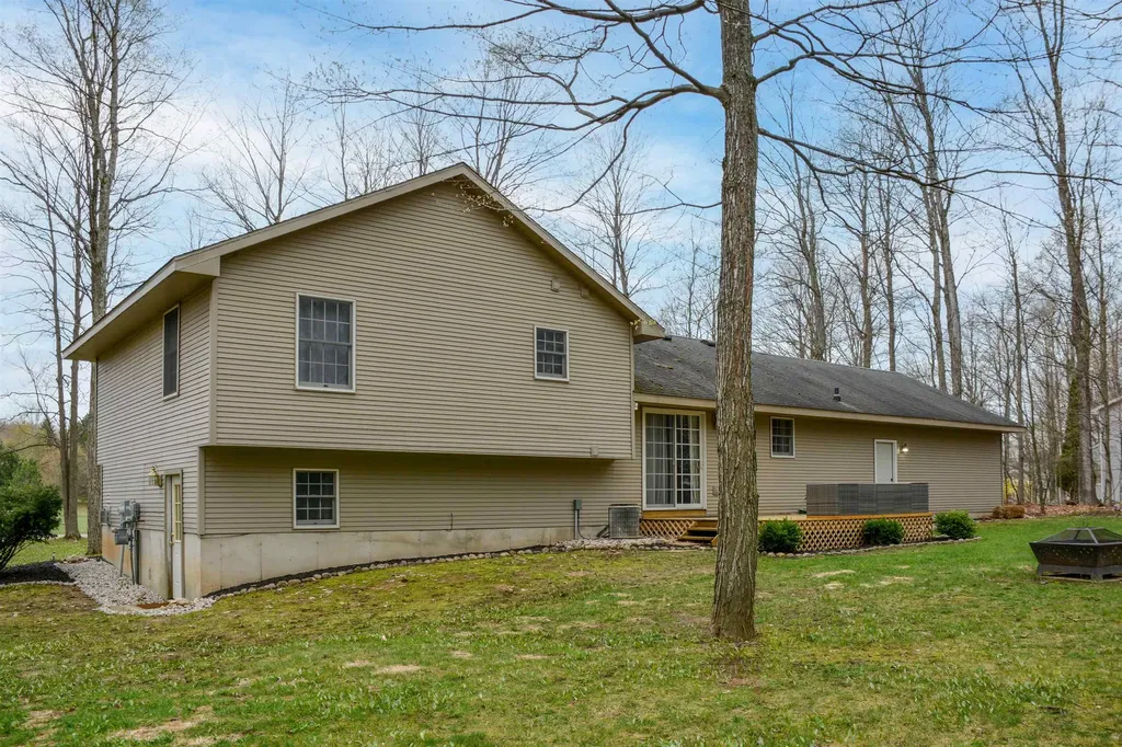 9814 Bobbys Trail Long Lake Township MI 49684