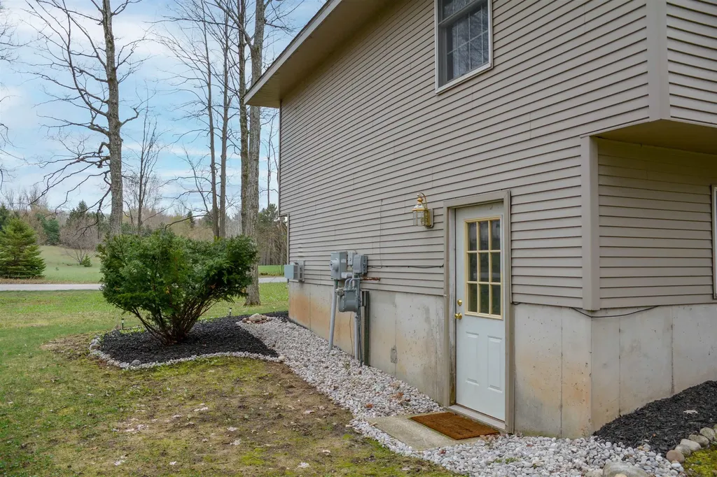 9814 Bobbys Trail Long Lake Township MI 49684