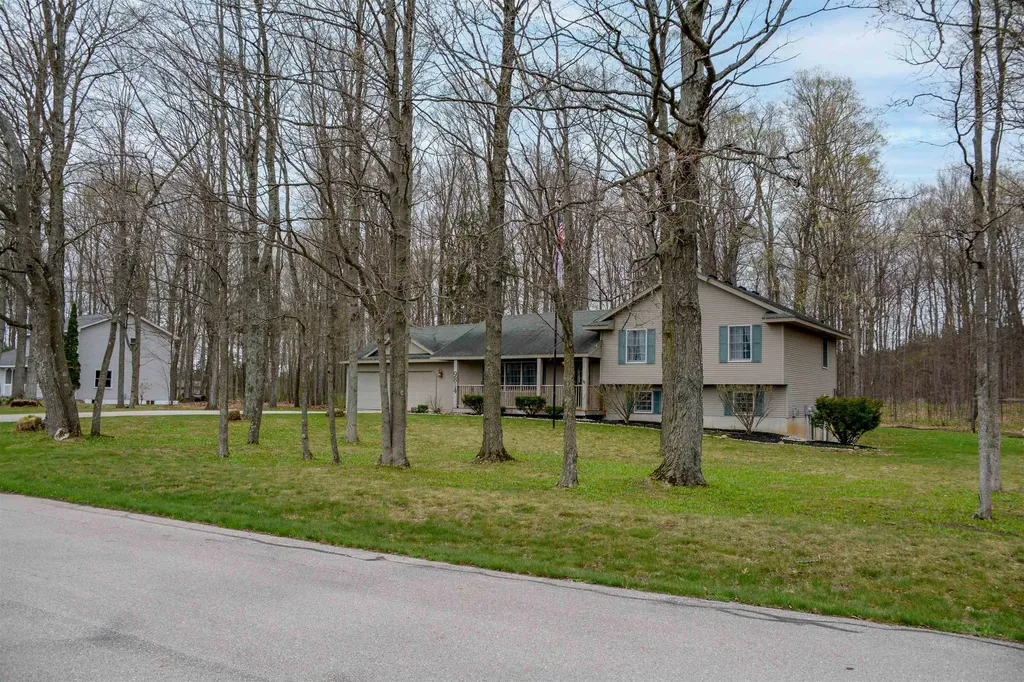 9814 Bobbys Trail Long Lake Township MI 49684