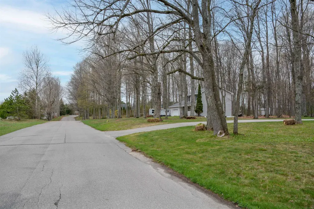 9814 Bobbys Trail Long Lake Township MI 49684