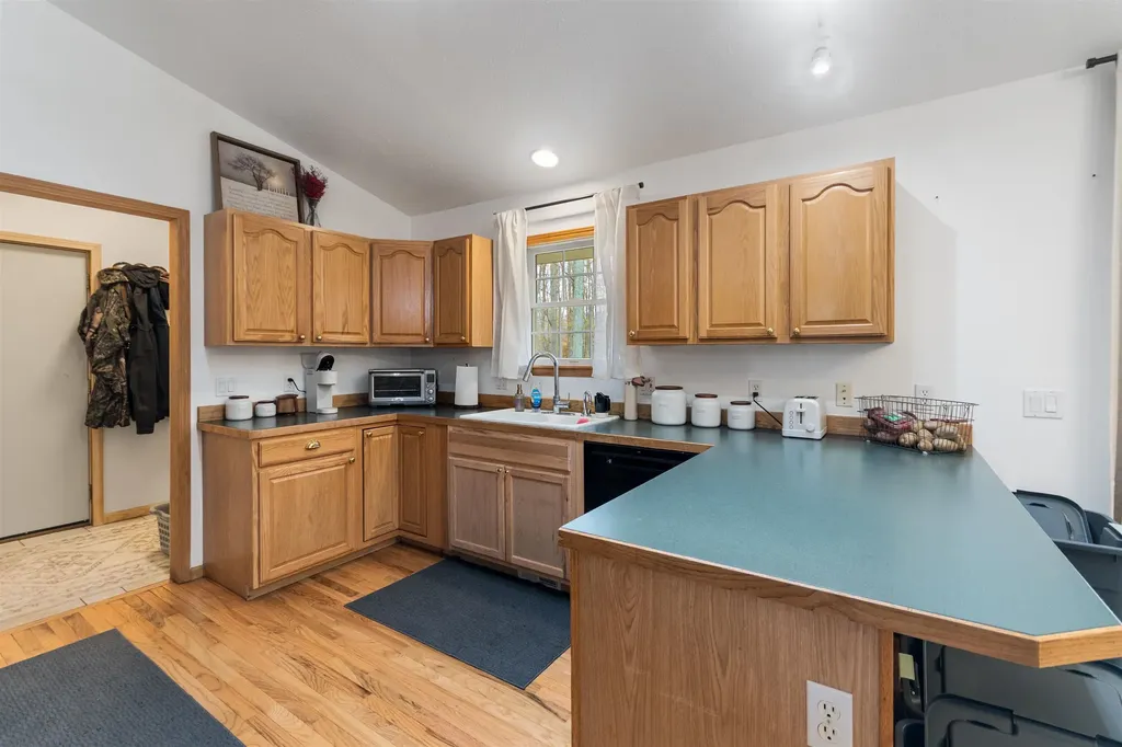 9814 Bobbys Trail Long Lake Township MI 49684