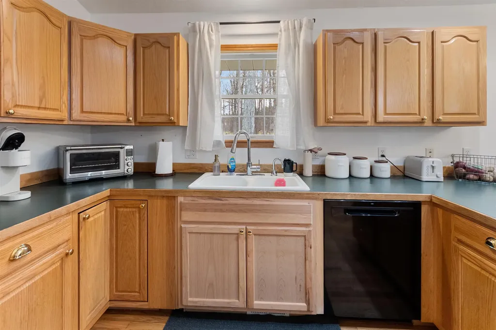 9814 Bobbys Trail Long Lake Township MI 49684