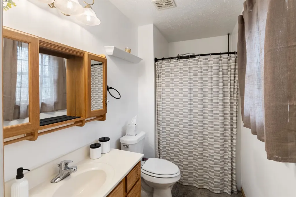 9814 Bobbys Trail Long Lake Township MI 49684