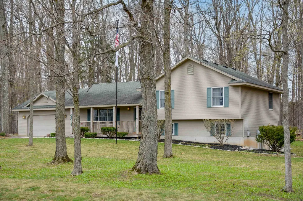 9814 Bobbys Trail Long Lake Township MI 49684