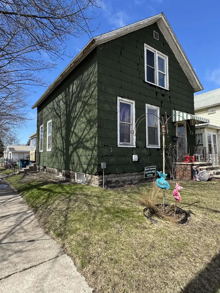 616 Cypress Street Manistee City MI 49660