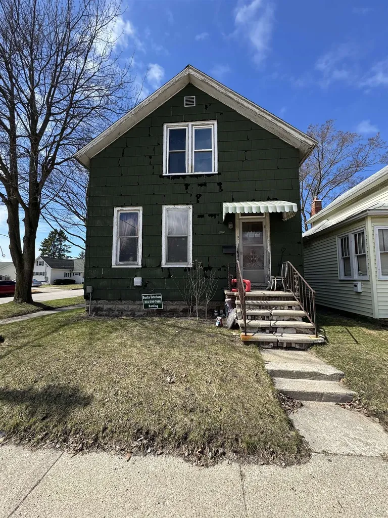 616 Cypress Street Manistee City MI 49660
