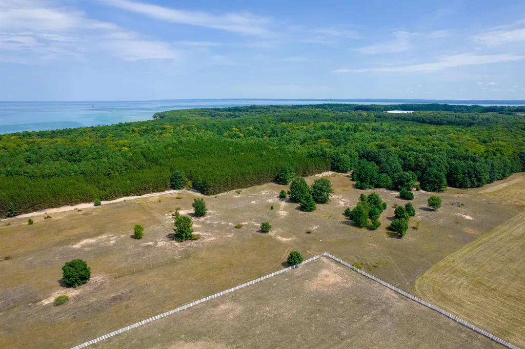 3619 Tompkins Road Peninsula Township MI 49686