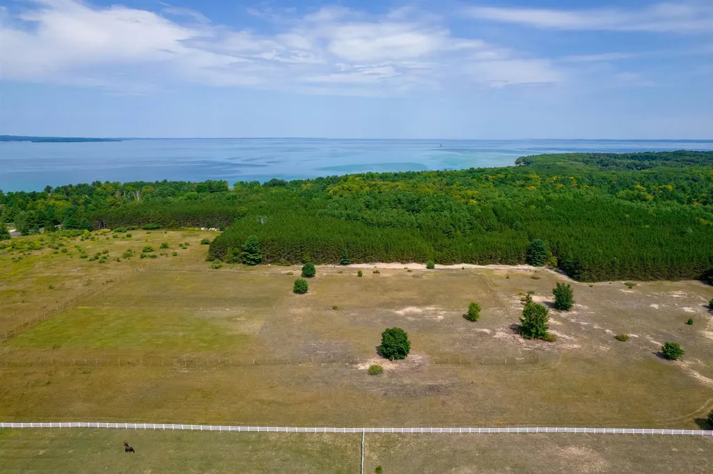 3619 Tompkins Road Peninsula Township MI 49686
