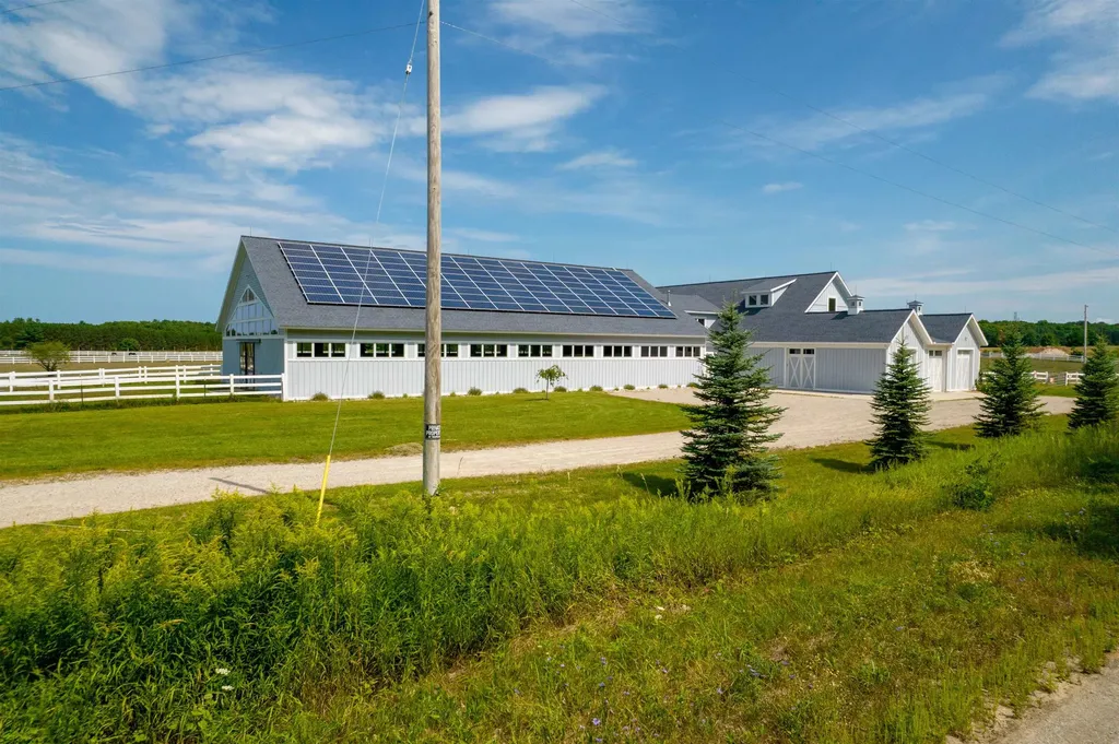 3619 Tompkins Road Peninsula Township MI 49686