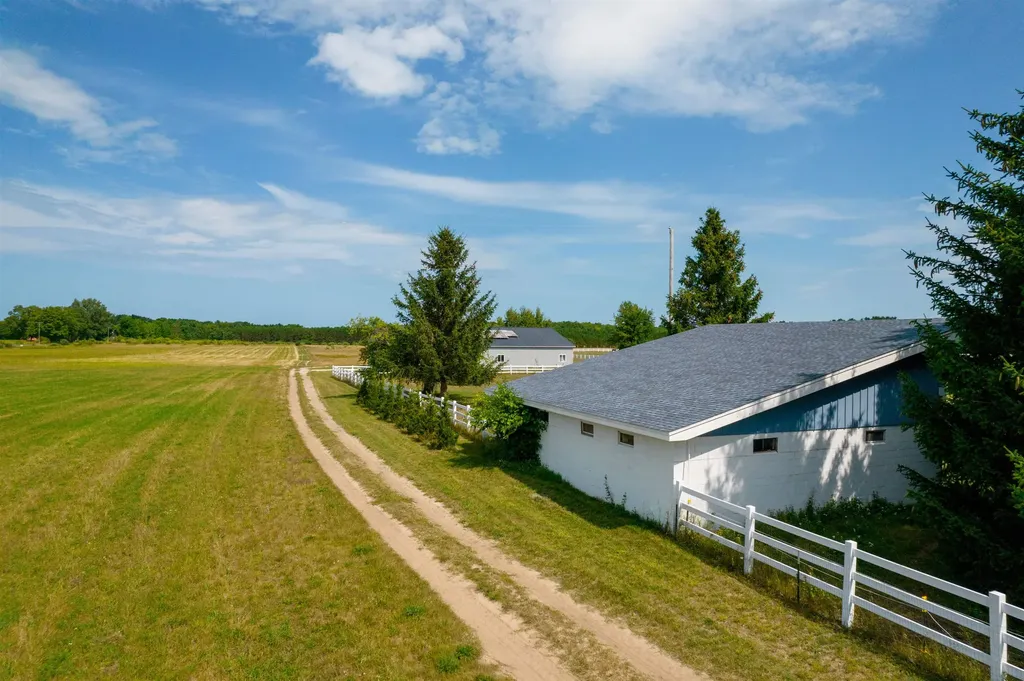 3619 Tompkins Road Peninsula Township MI 49686